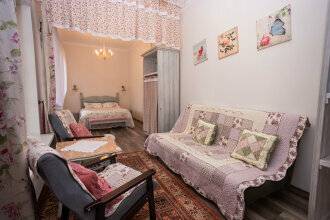 Фотографии номера Двухместный номер Делюкс с 1 кроватью и балконом в Гостинице Серый кот Геленджик