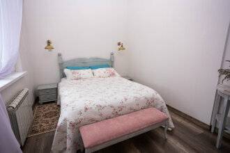 Фотографии номера Двухместный номер Делюкс с 1 кроватью и балконом в Гостинице Серый кот Геленджик