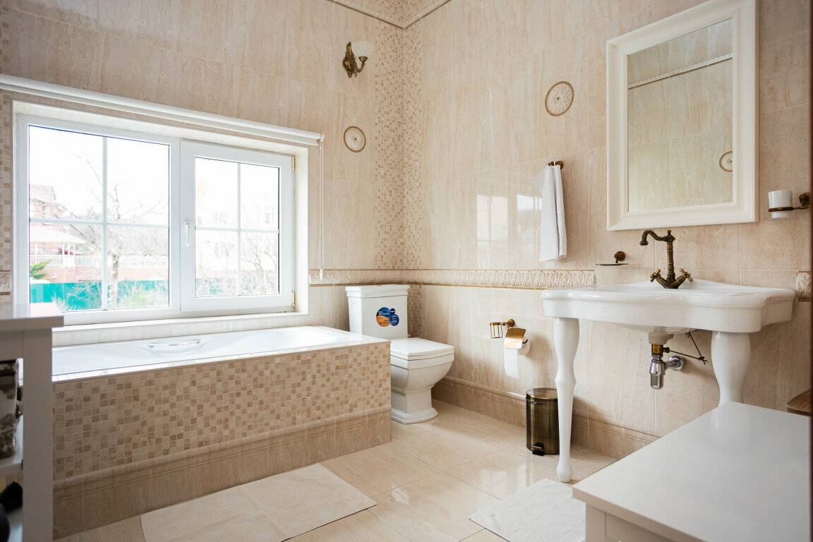 Фотографии номера Двухместный номер Делюкс с 1 кроватью и балконом в Гостинице Серый кот Геленджик